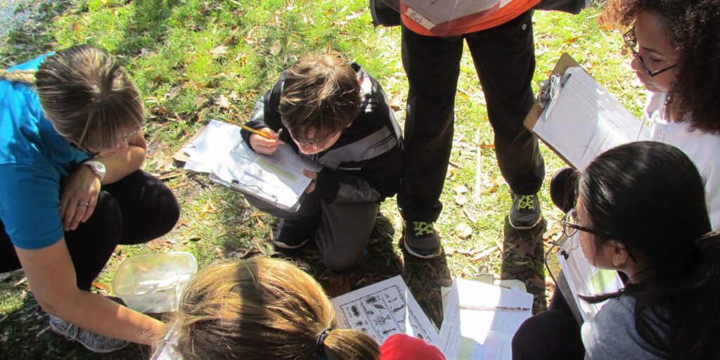 students on a Zoo expedition
