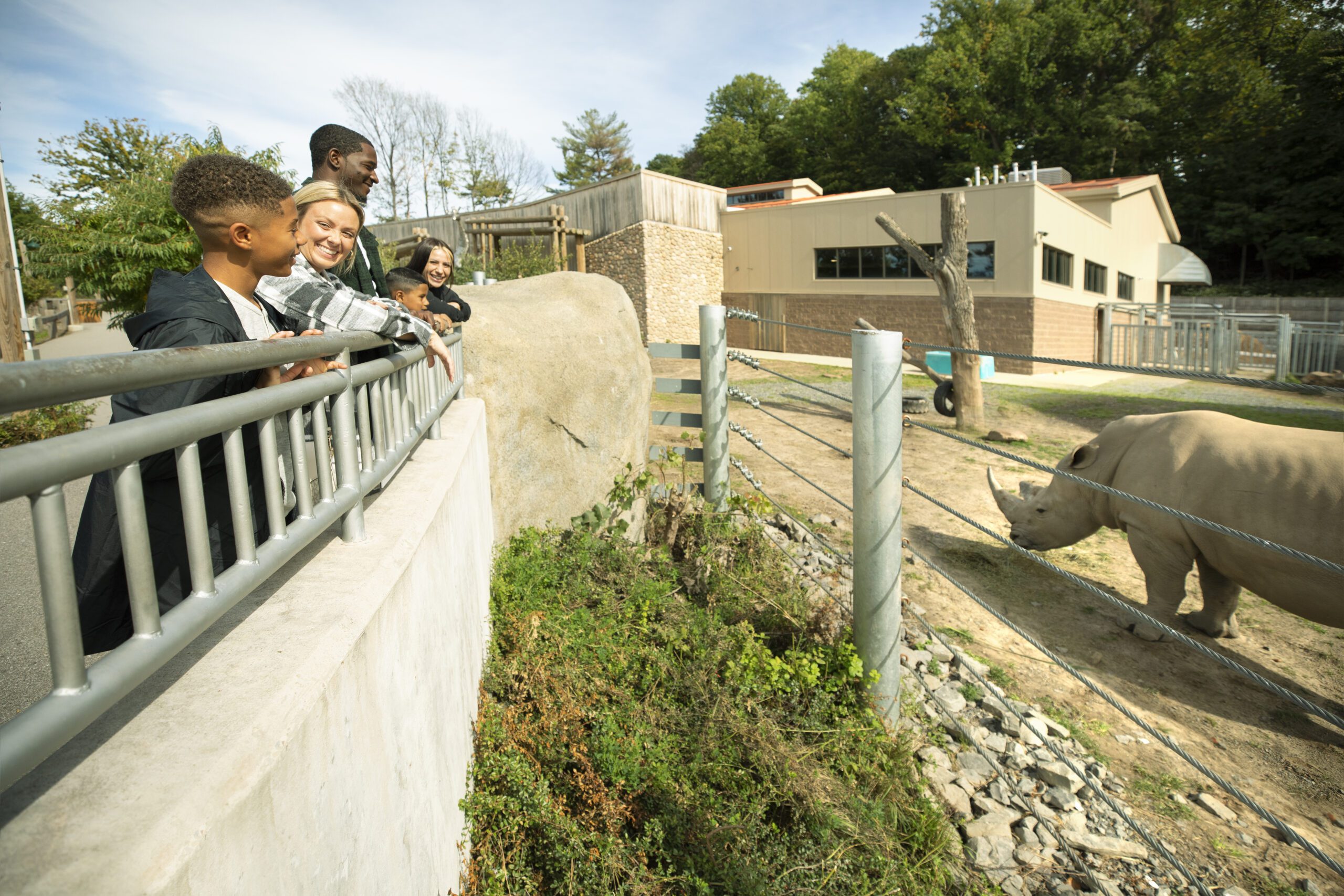 Family with rhino GTP_SPZ-GEXP-B-5419